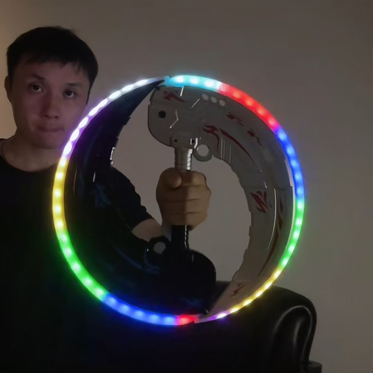 无极八卦轮二合一圆月弯刀玩具