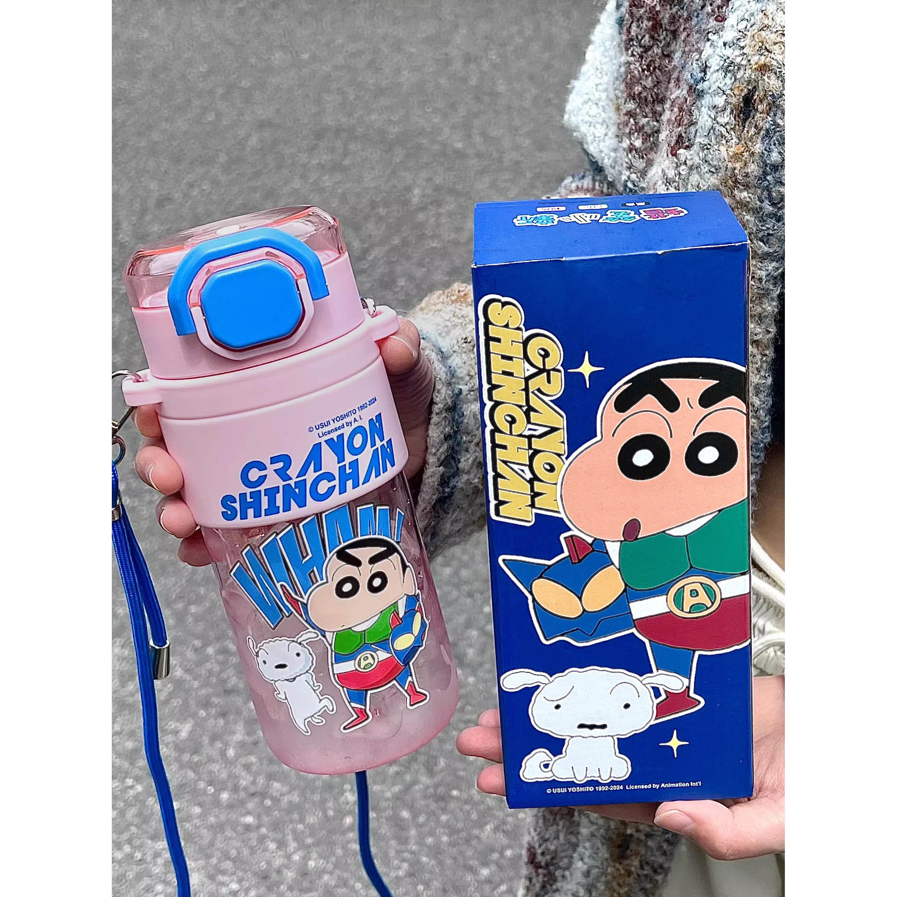 蜡笔小新吸管杯可爱男女学生便携水杯2024新款夏季儿童斜挎塑料杯