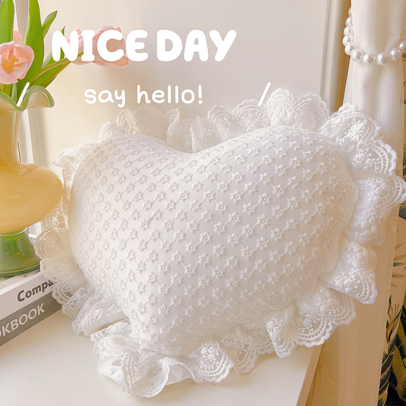 法式圆抱枕靠垫白色蕾丝南瓜枕ins轻奢卧室造型枕