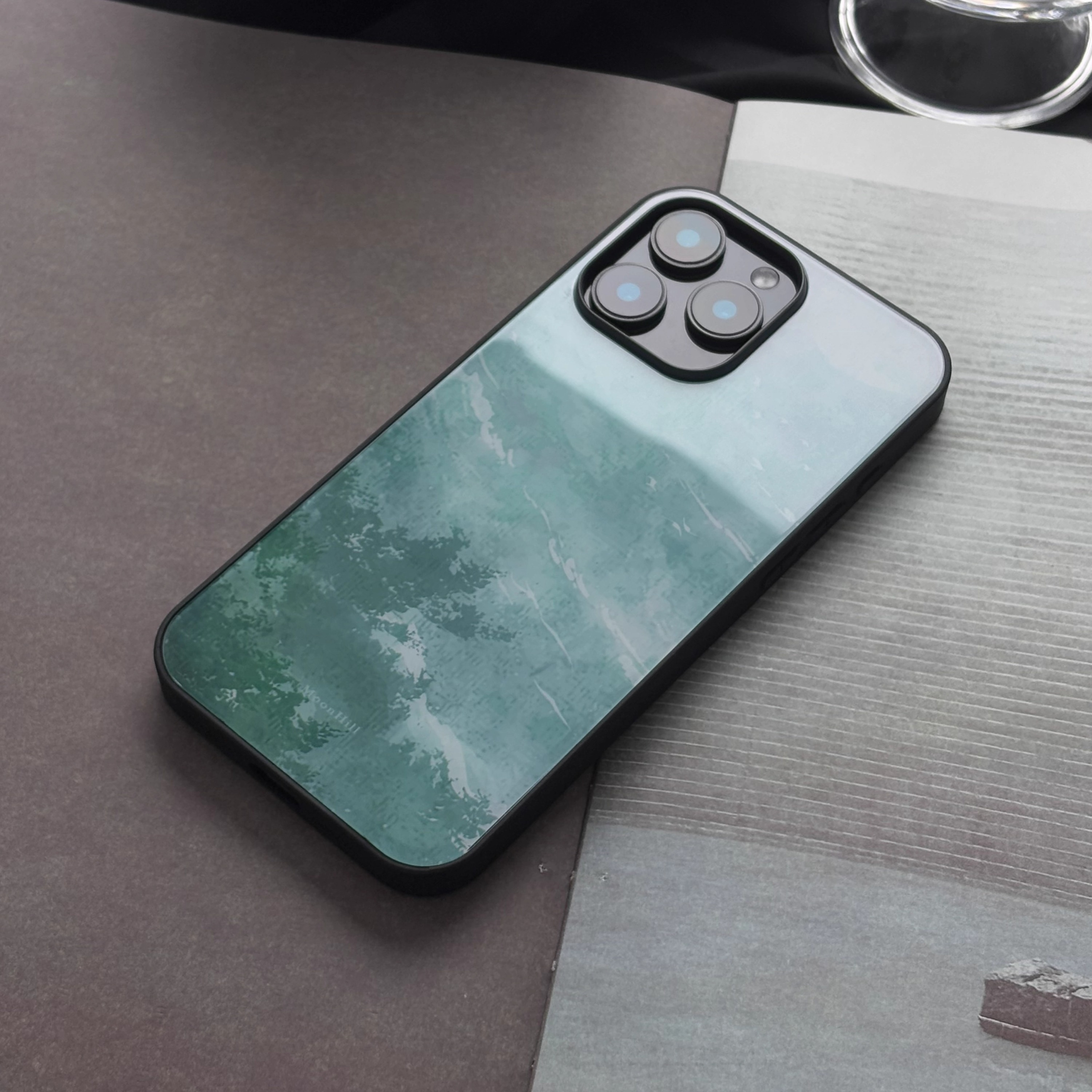 《晴山宿雾》山月集新中式适用于iphone16promax苹果15/14pro华为小米安卓防滑全包玻璃原创国风高级感手机壳