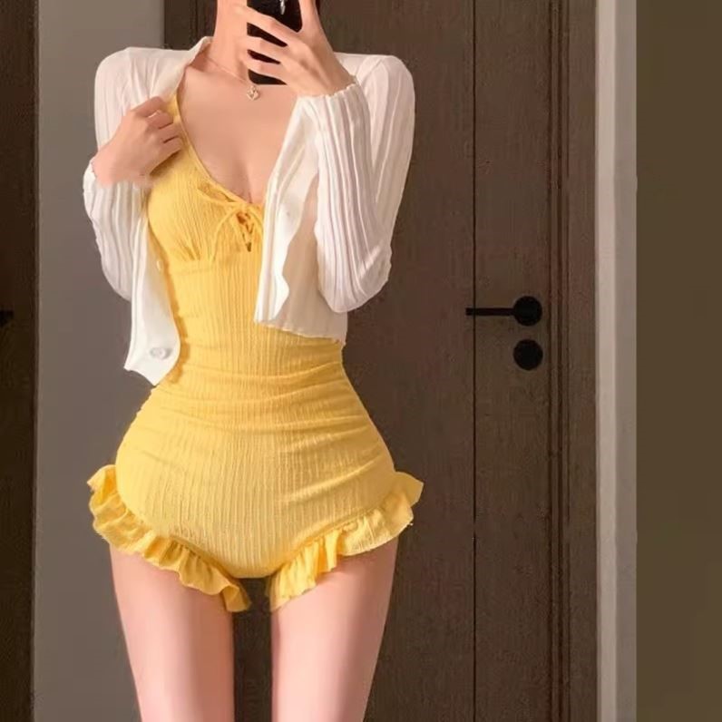 泳衣女泡温泉感2025新款女款绝美微胖遮肉连体平角小个子泳装