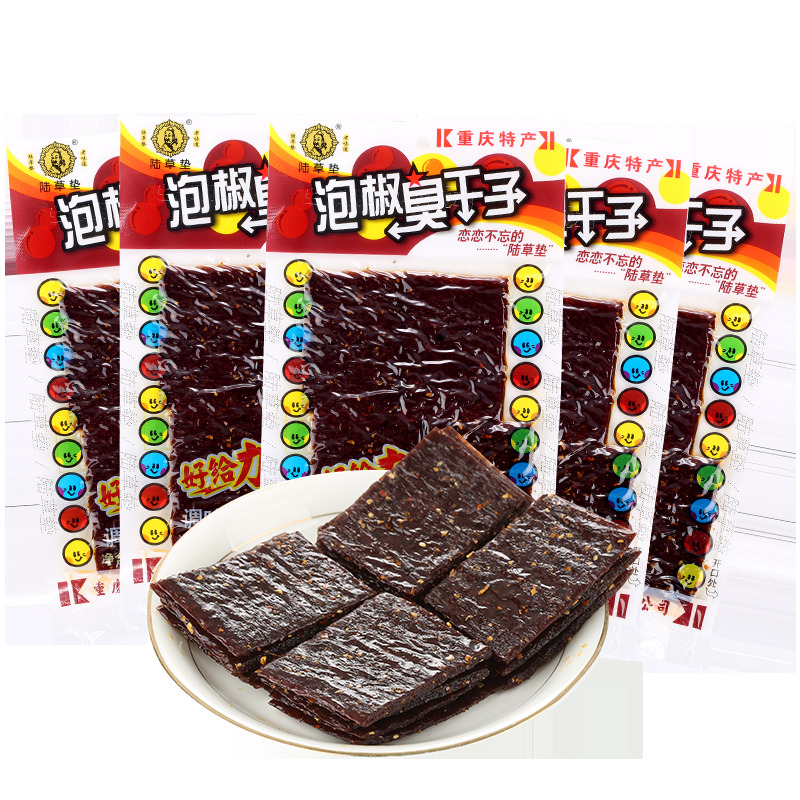 重庆正宗陆草垫泡椒牛板筋臭干子辣条麻辣片休闲怀旧解馋零食特产