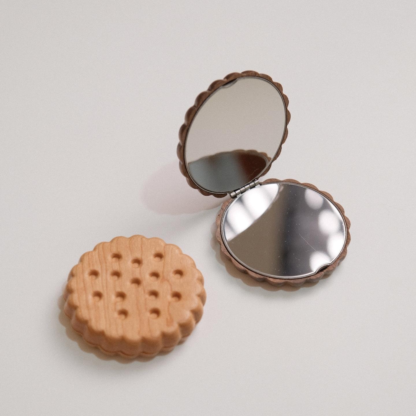 薄脆饼干镜子 樱桃木实木小镜子创意送朋友礼物可爱化妆镜木制
