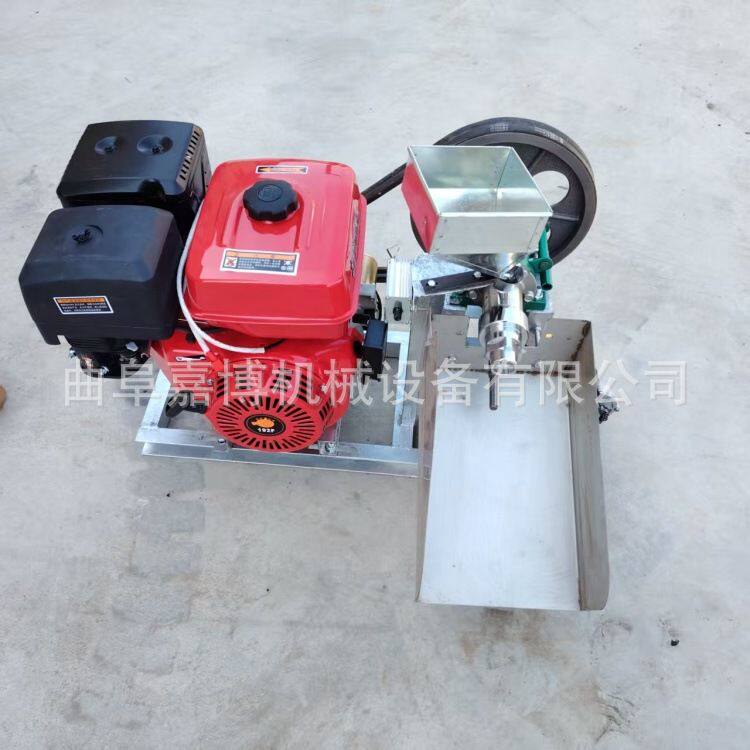 放在小轿车的江米棍机 整粒玉米爆花机 海参型汽油食品膨化机