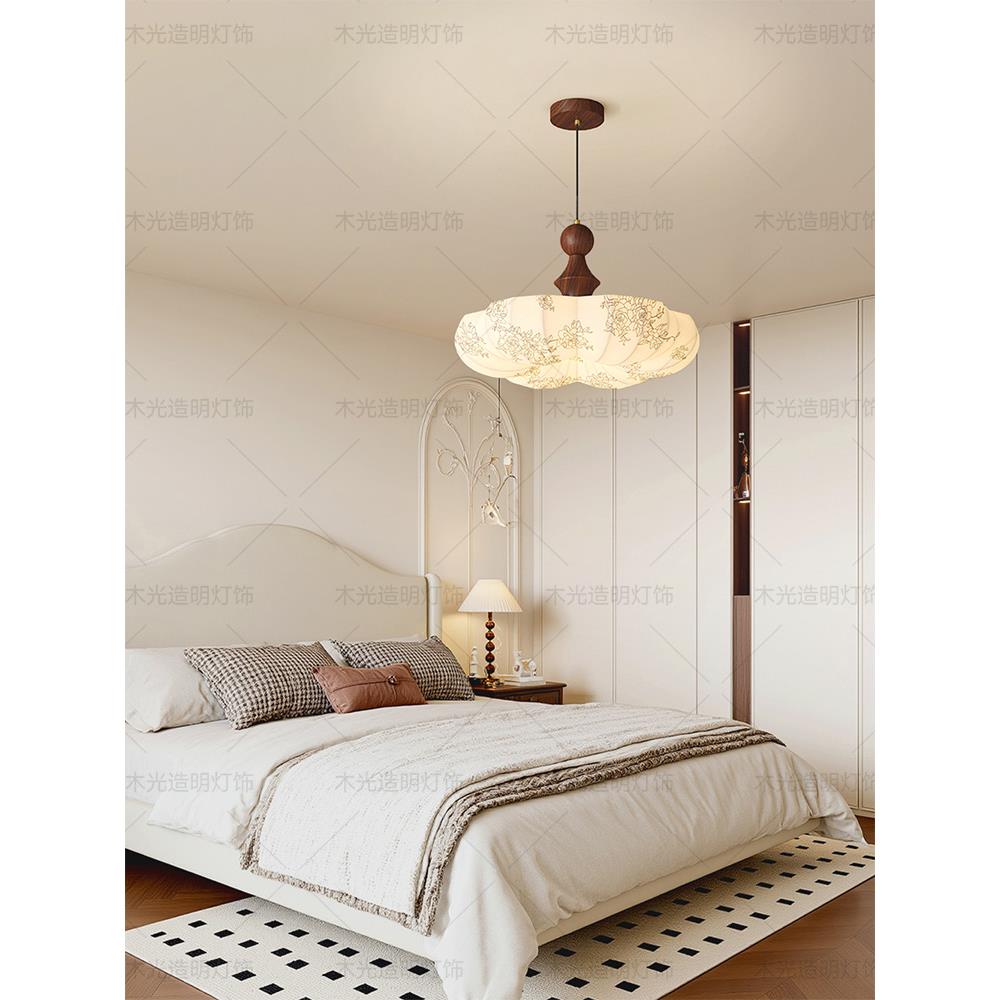 中世纪风格的卧室灯，宋代审美法国覆古氛围胡桃色民宿餐厅房间织