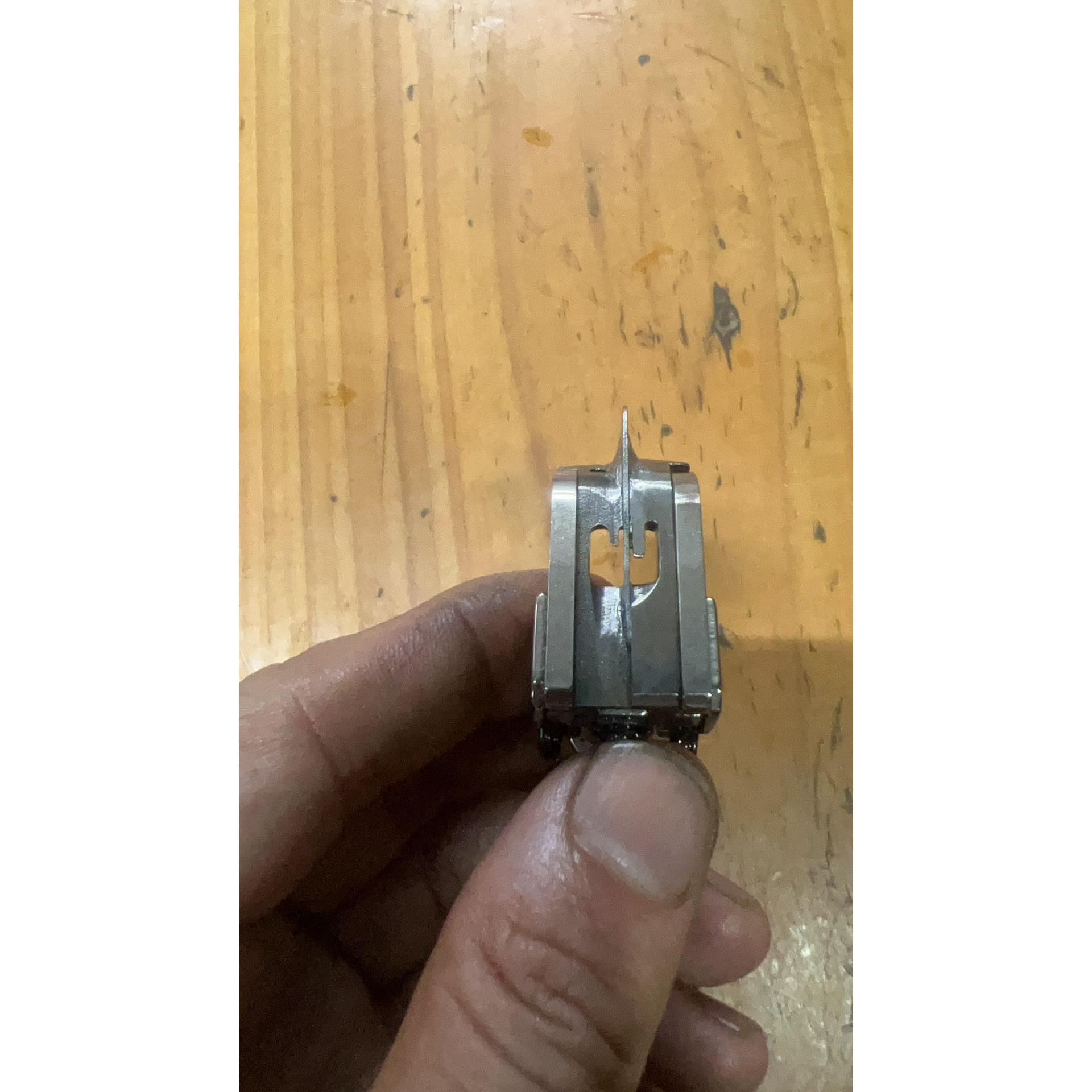 冚车中分高低坎车压脚针距5.6厚料中槽绷缝机三针五线过骨头压脚