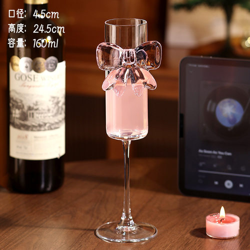 高颜值可爱白葡萄酒杯果