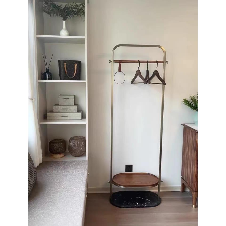 挂衣架落地轻奢意式不锈钢实木衣帽架卧室置物衣架家用简约衣服架