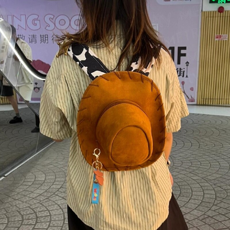 胡迪帽子双肩包女旅游轻便2024新款男女生可爱卡通玩具总动员背包