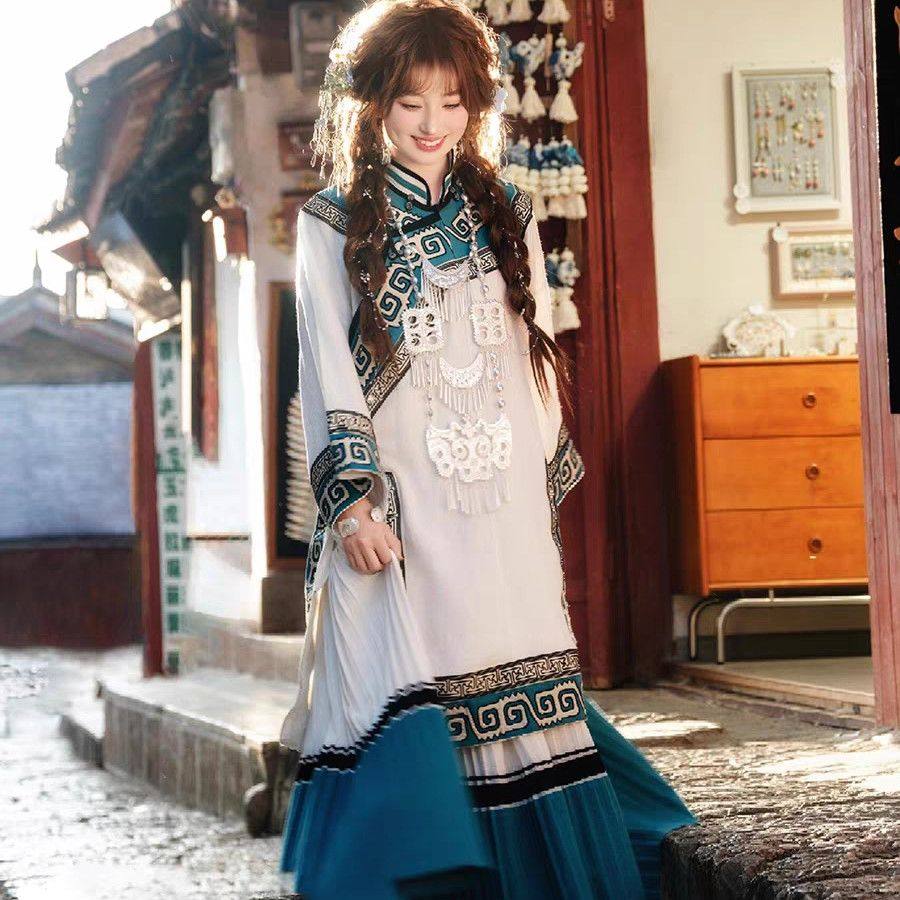 2025年新款八千梦民族风彝族服装复古风格设计感印花民族特色套装