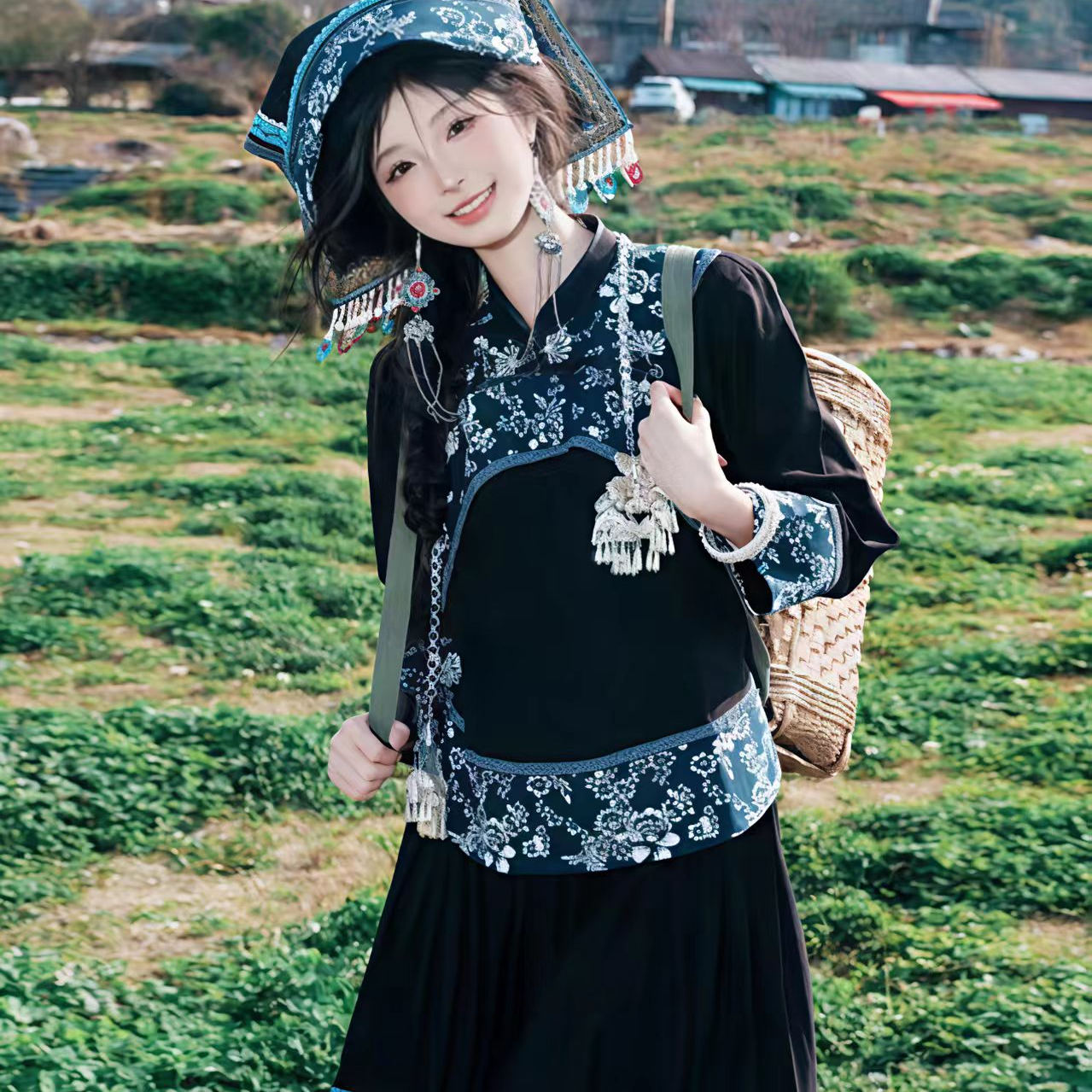 贵州旅拍服装布依族苗族苗疆少女新款服饰民族套装少数民族摄影