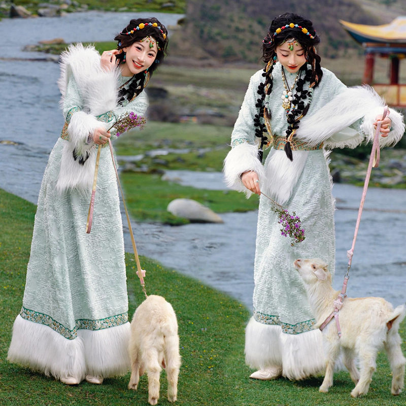 新款藏族清新少女旅拍特色套装