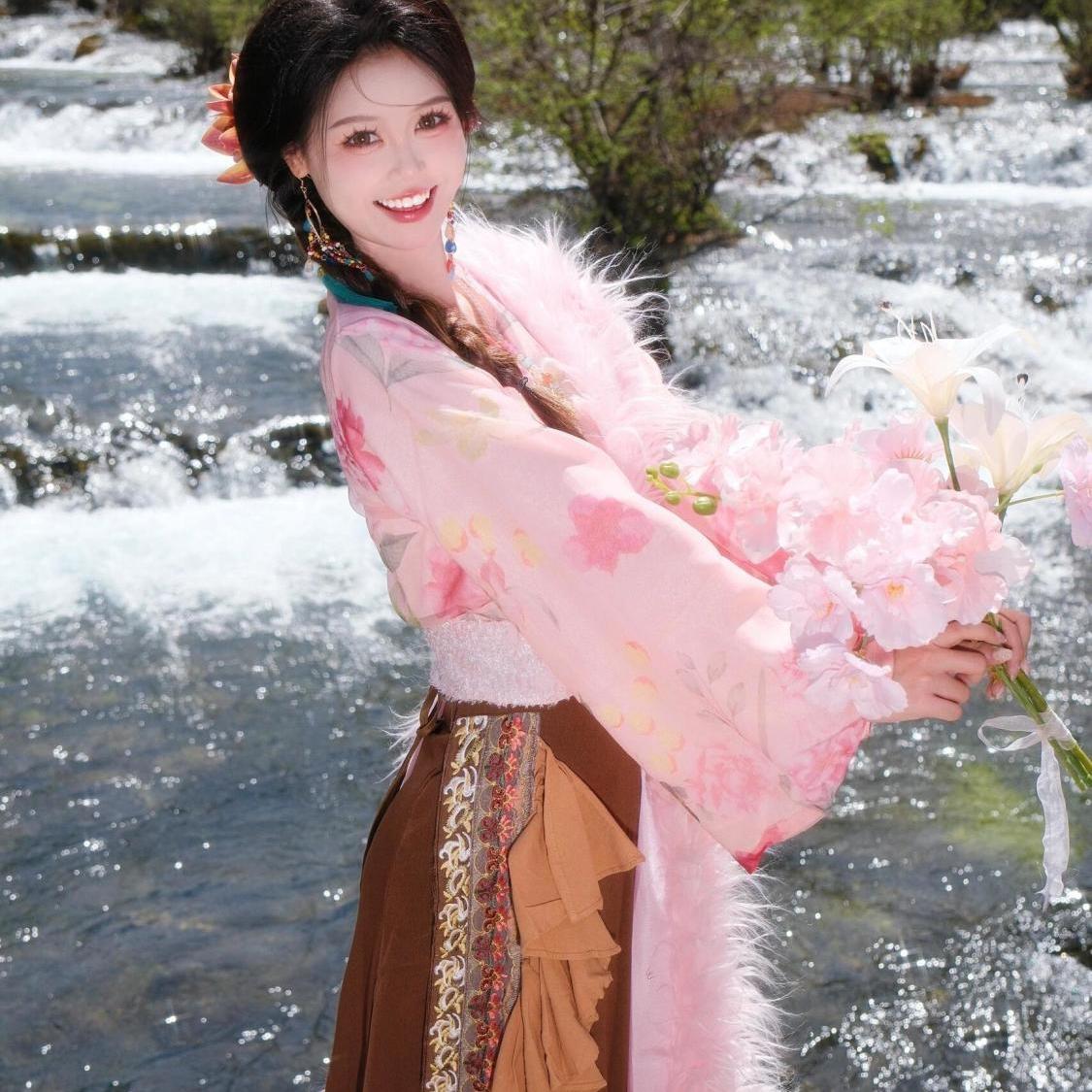 新款藏族少女旅拍写真藏袍服装