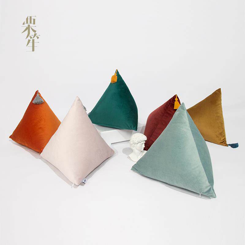 北欧ins风三角形可爱抱枕丝绒流苏靠垫沙发锥形儿童样板间靠枕