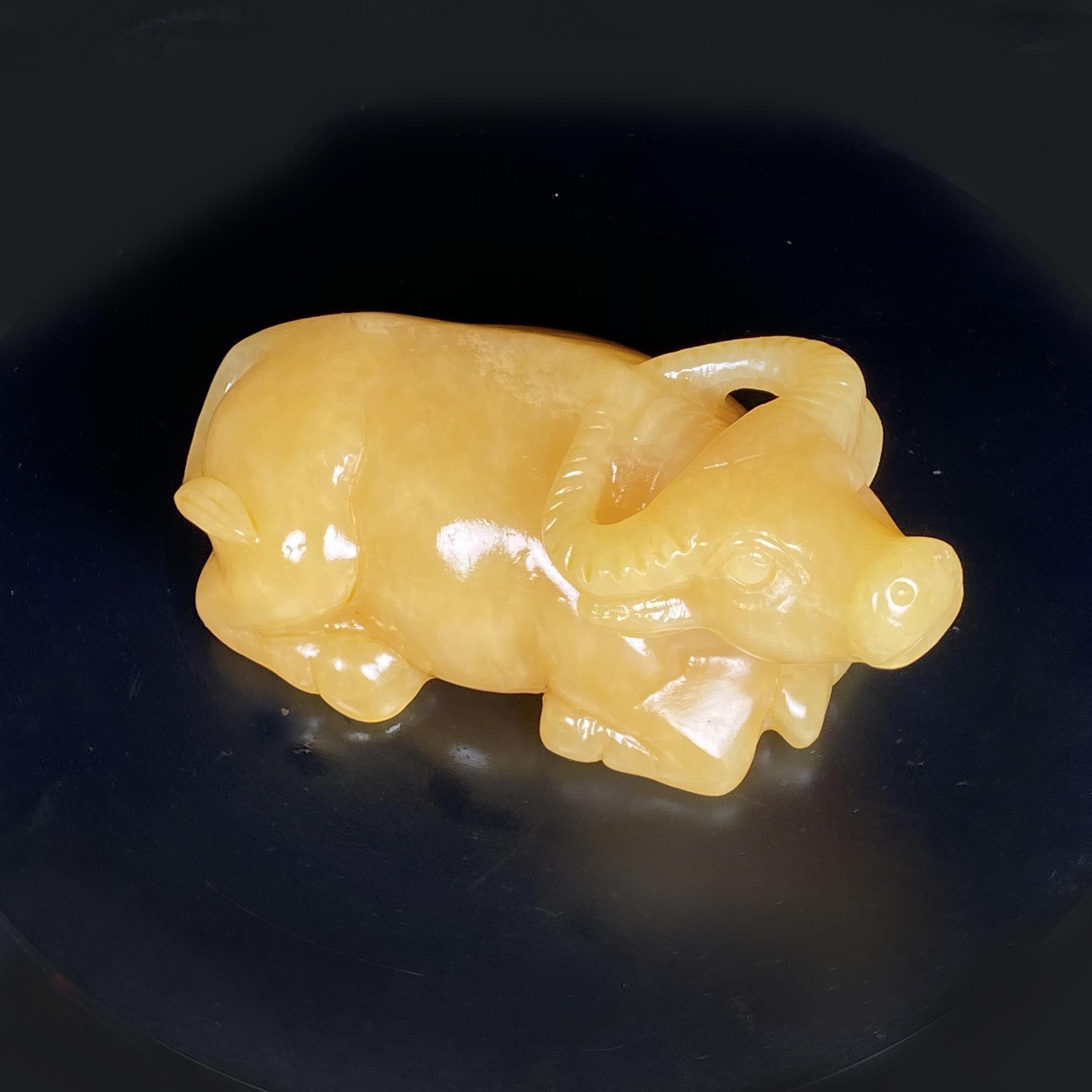 天然玉石牛摆件黄玉卧牛招财生肖牛水牛家居客厅玄关办公室装饰