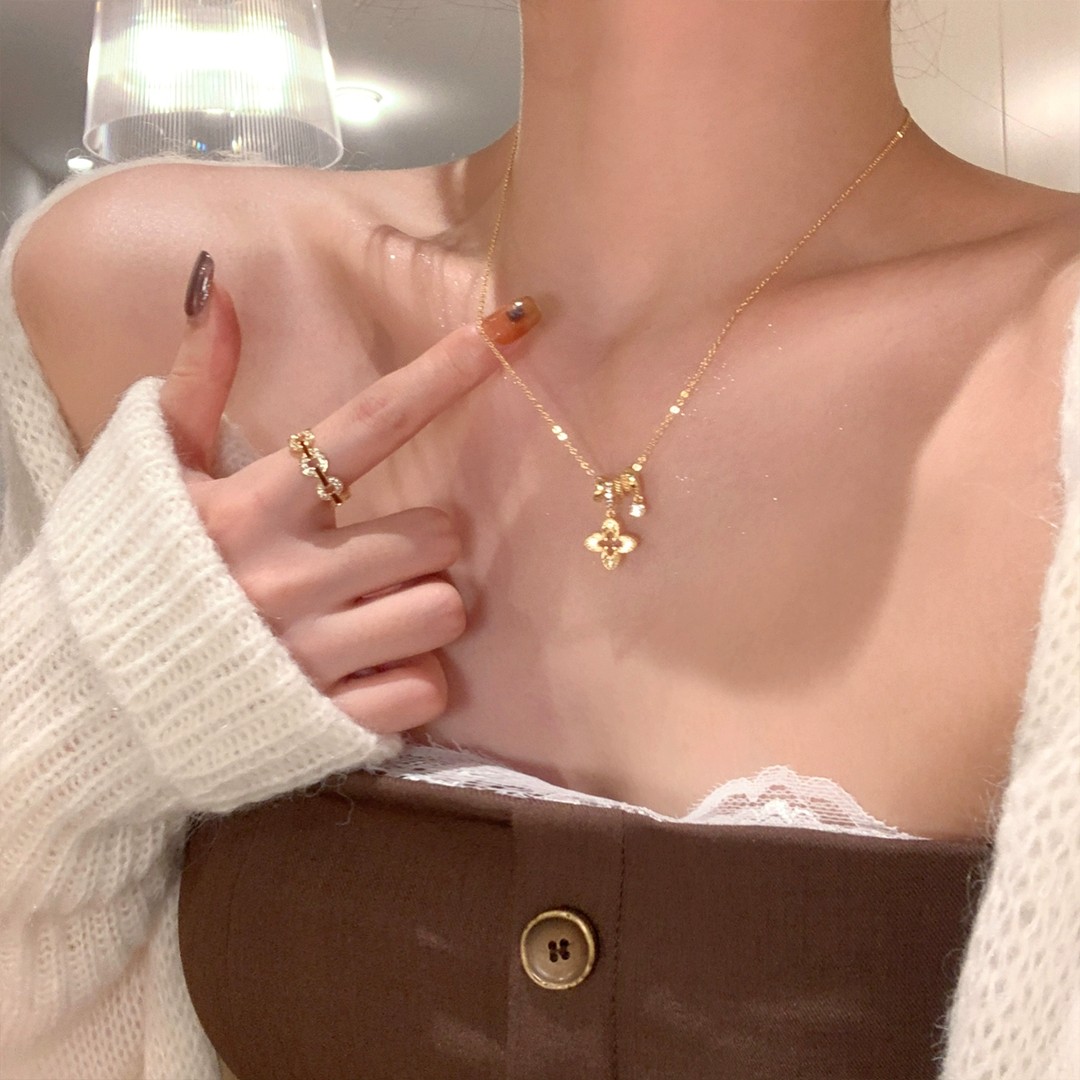 秋冬铜合金鎏金四叶花锁骨链百搭