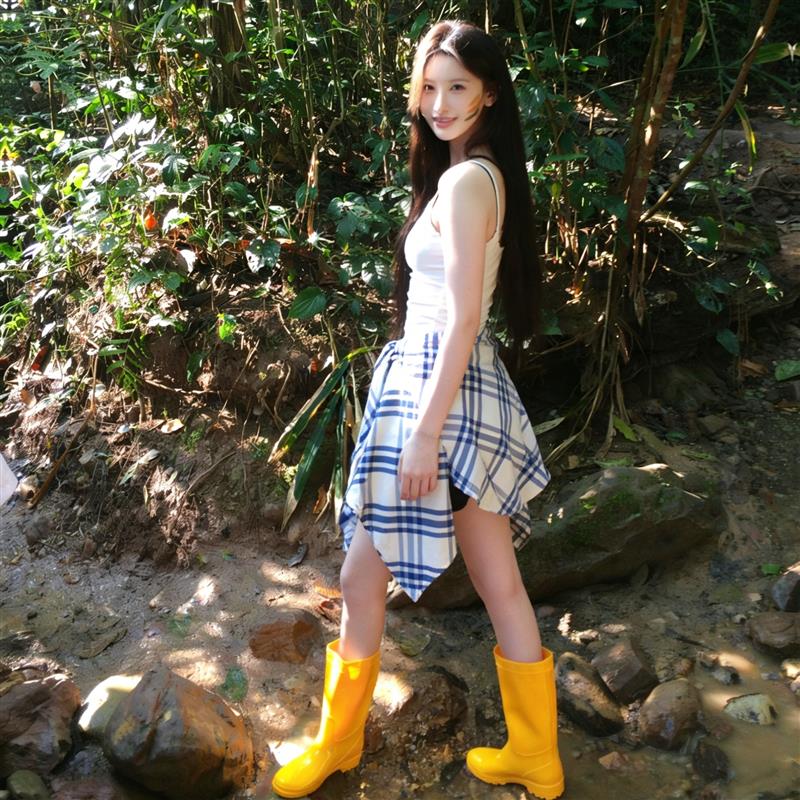 热销黄色雨靴多巴胺雨鞋女款成人防水时尚外穿爬山徒步防滑鞋长筒