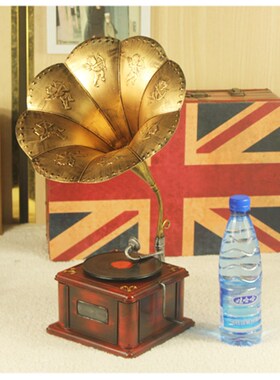 极速家居书房装饰品 开业礼物仿古橱窗摆件 复古铁艺老式留声机模