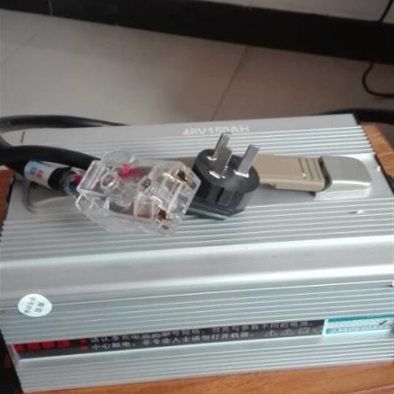 三元锂电磷酸铁锂充电器48v5a 60v5a 72v5a3A4A大功率充电器快充