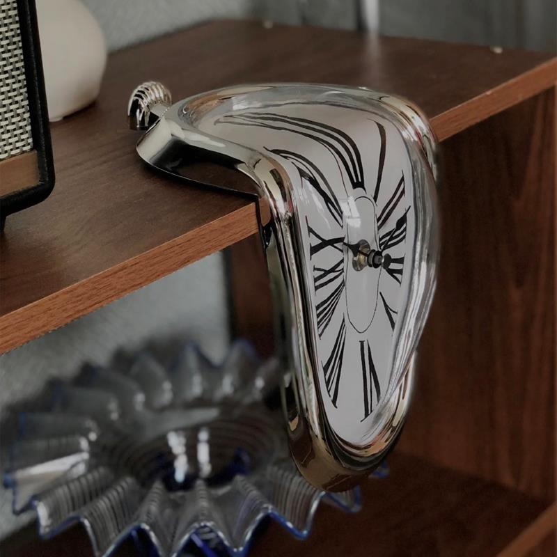 西班牙达利融化扭曲钟表抽象艺术记忆的永恒桌面静音挂钟装饰道具