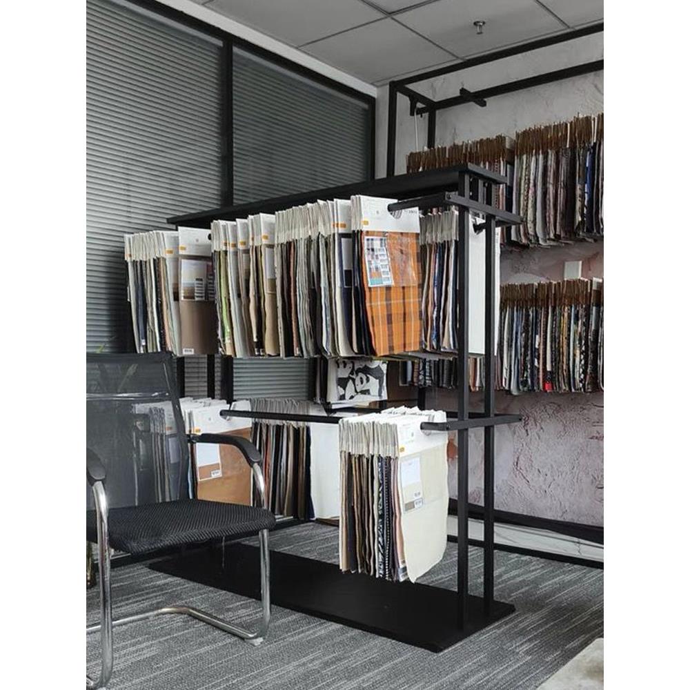 窗帘展示架样品电梯卡展示架织物色卡展示架落地岛家纺展示架展厅图片