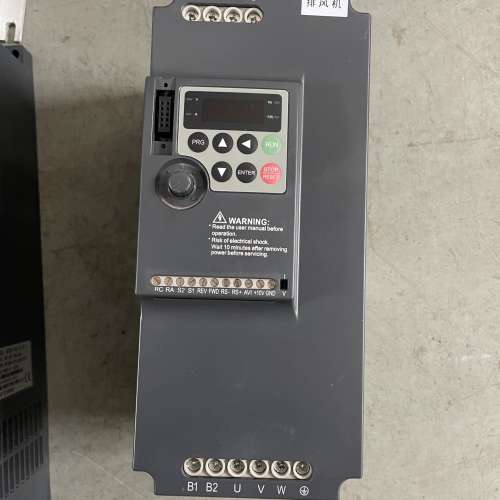 {议价}众辰变频器NZ200-11G/15P-4成色不错如图