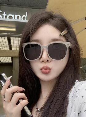 复古方形卡其色高级素颜偏光墨镜女潮网红方圆脸显瘦铆钉太阳眼镜