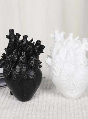 跨境热卖黑白心脏花瓶创意心脏造型家居桌面装饰树脂工艺品