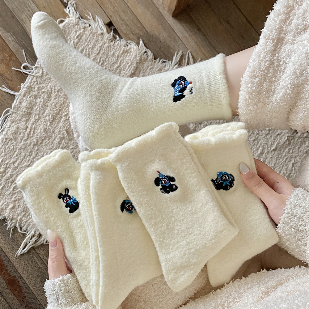澳绒袜子女卡通兔子中筒袜居家毛绒绒冬季保暖袜加厚睡眠袜月子袜
