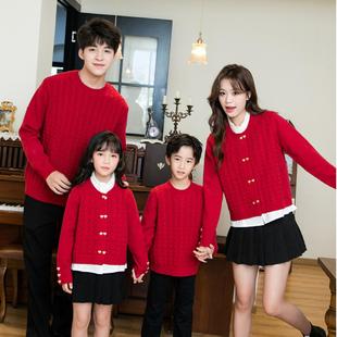 秋冬季亲子装红色毛衣男款圆领套头女款开衫扣子童装情侣装家庭装
