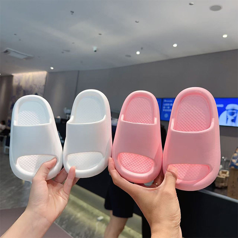 新品EVA防滑儿童拖鞋宝宝室内凉拖鞋男女孩浴室踩屎感一字拖外穿