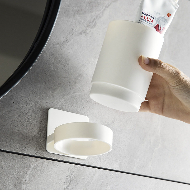 522日式简约免打孔粘贴挂墙式浴室牙刷杯置物收纳沥水壁挂漱口杯