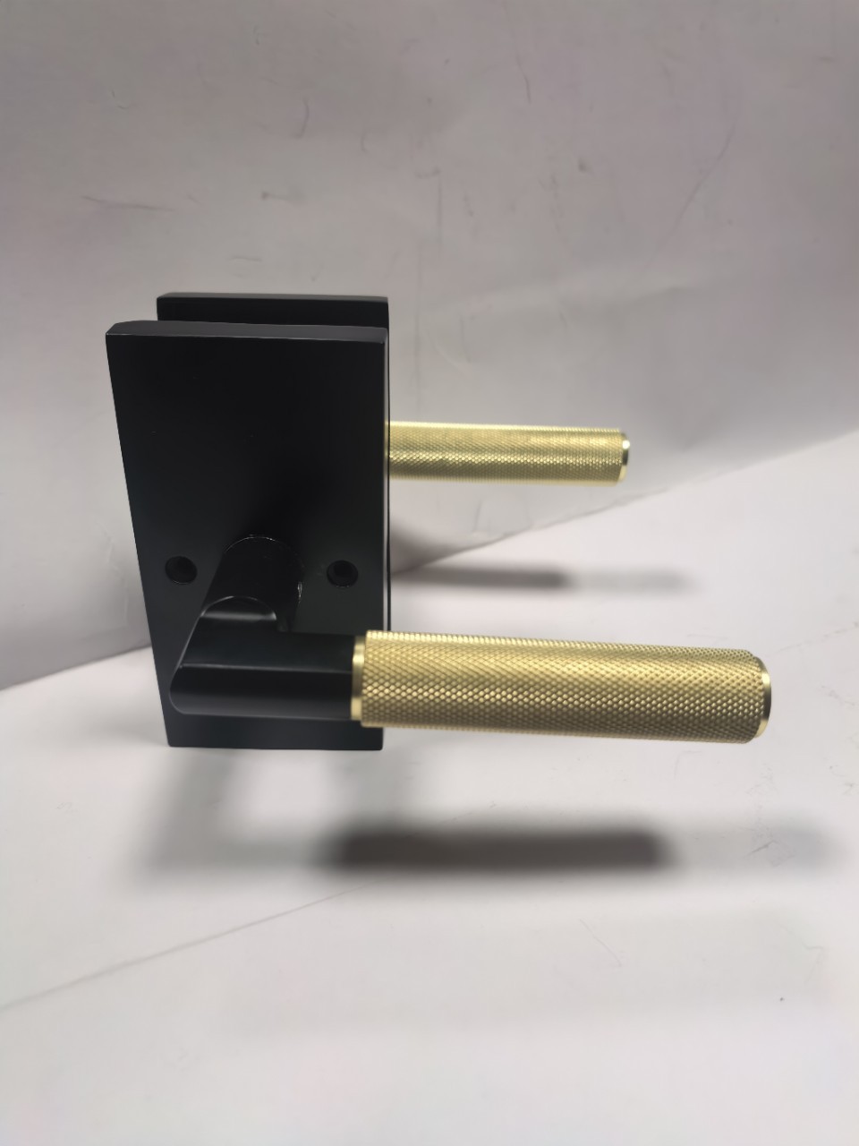 工厂批发锌合金滚花纹执手锁具机械门锁轻奢通用型卧室房门把手锁