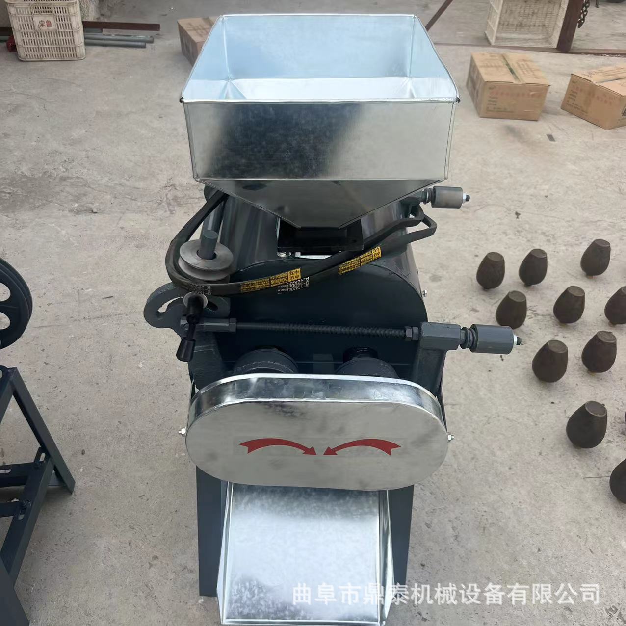家用220V玉米破瓣机电动拉丝黄豆挤扁机酒坊对辊粮食破碎机