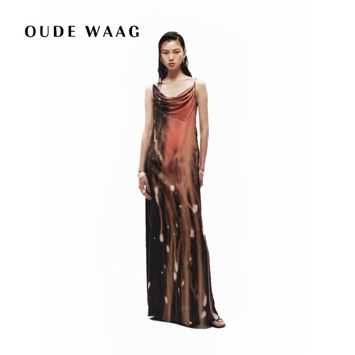 OUDE WAAG 宽松荡领露背抽象印花吊带女装连衣裙