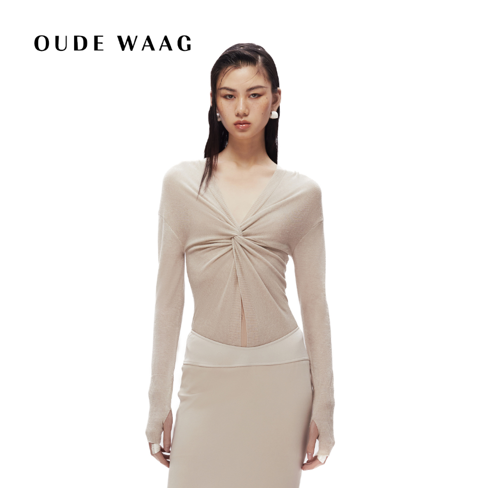 OUDE WAAG  高级感亲肤优雅亮丝V领扭结女装针织衫