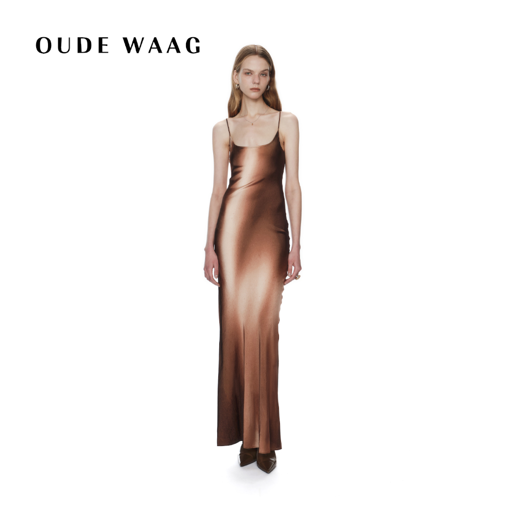 OUDE WAAG 25春夏新款 丝光落日裙 修身弹力印花度假风吊带连衣裙