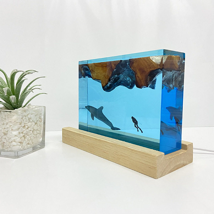 小众设计树脂滴胶小摆件海洋海豚潜水员夜灯家居装饰桌面生日礼物