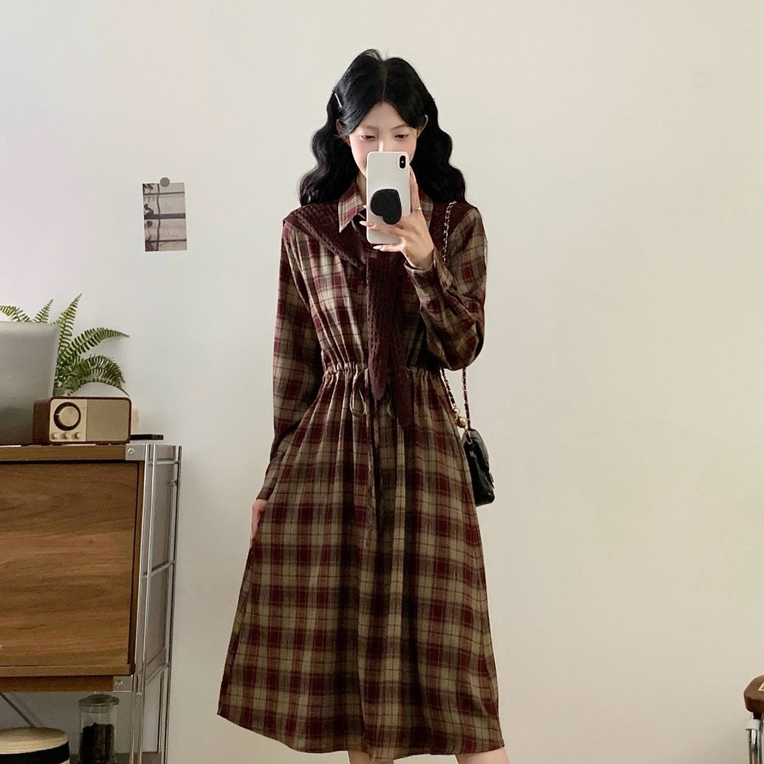 实拍大码女装气质百搭显瘦长袖连衣裙胖MM收腰显瘦法式格子中长裙