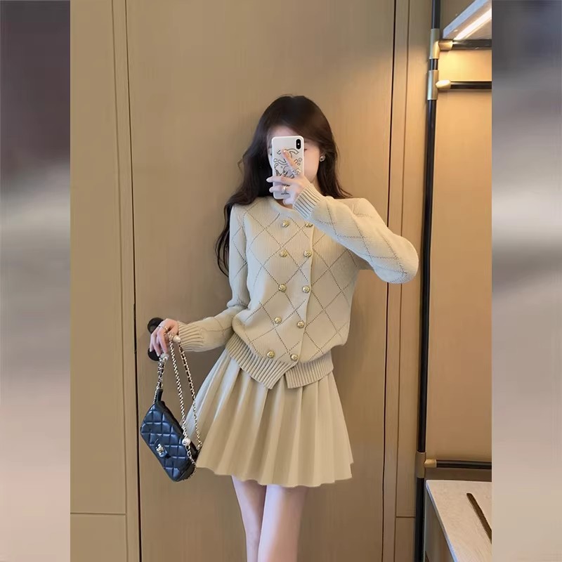小香风卡其色针织套装女2026新款秋季穿搭一整套上衣半身裙两件套