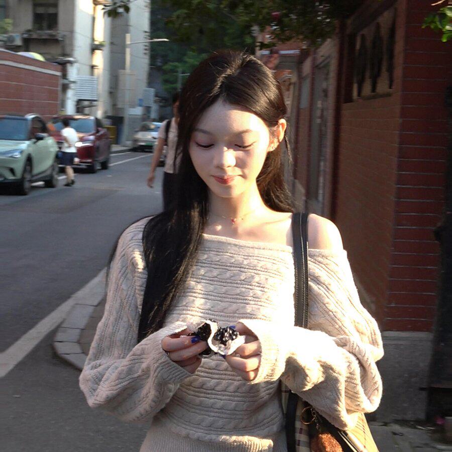 已到货 麦浪絮语 羊毛斜肩针织衫女秋冬蝙蝠袖设计感毛衣