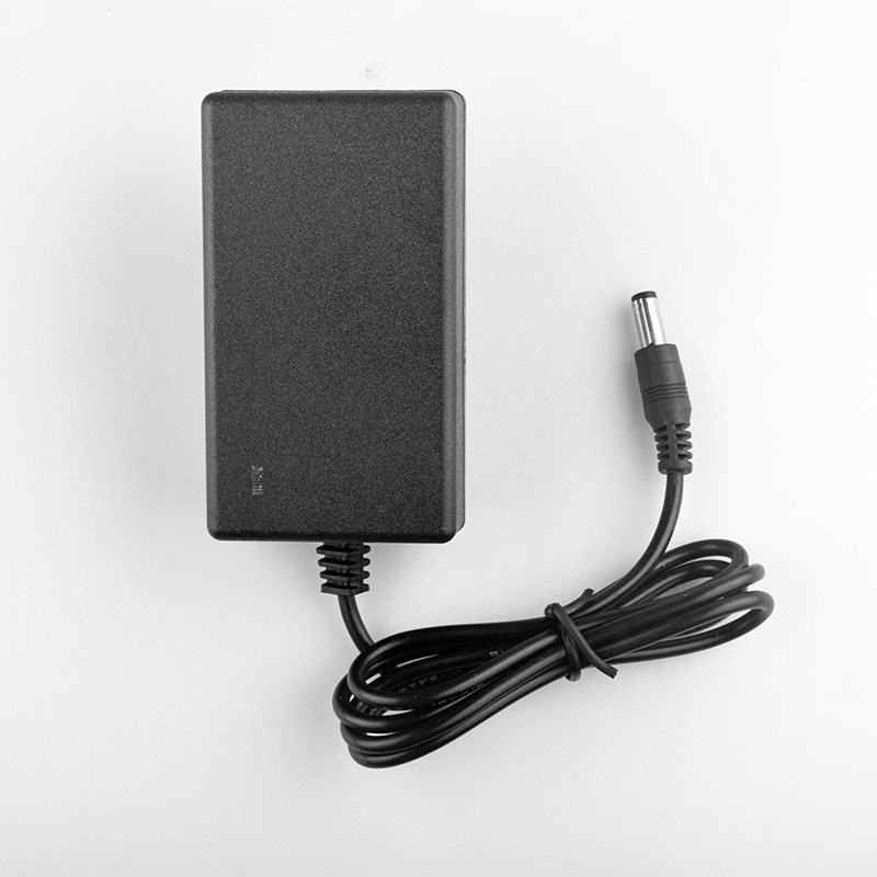 热销21V2A无线洗车枪锂电池充电器锂电钻电动工具电扳手充电器21V