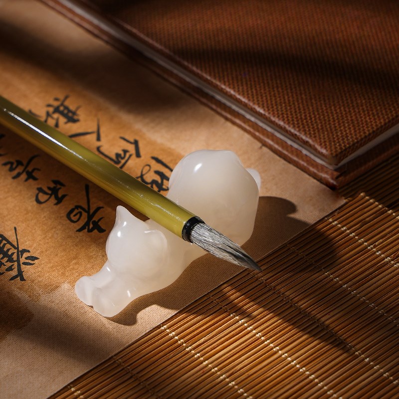 热销白玉猫咪笔搁摆件天然玉石笔架文房四宝桌面镇纸放毛笔山笔托