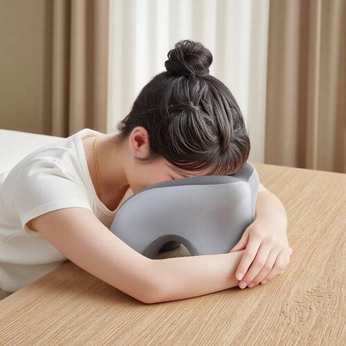 严选办公室午睡枕工位趴睡枕成人夏天学生教室睡觉抱枕午休趴趴枕