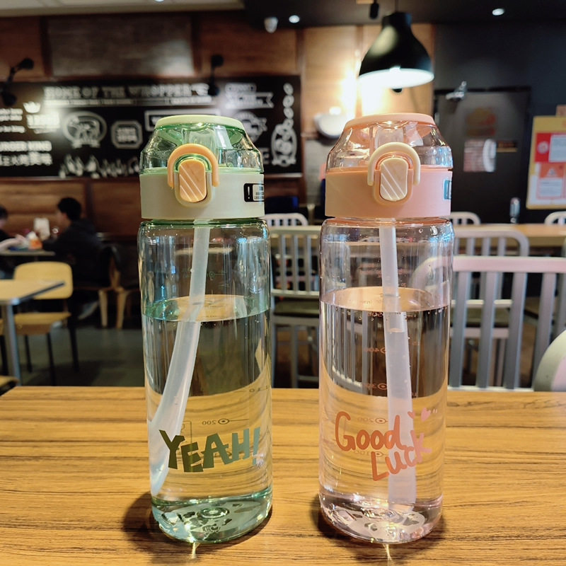 塑料水杯大容量带吸管小学生夏季杯子简约运动随手防摔太空杯