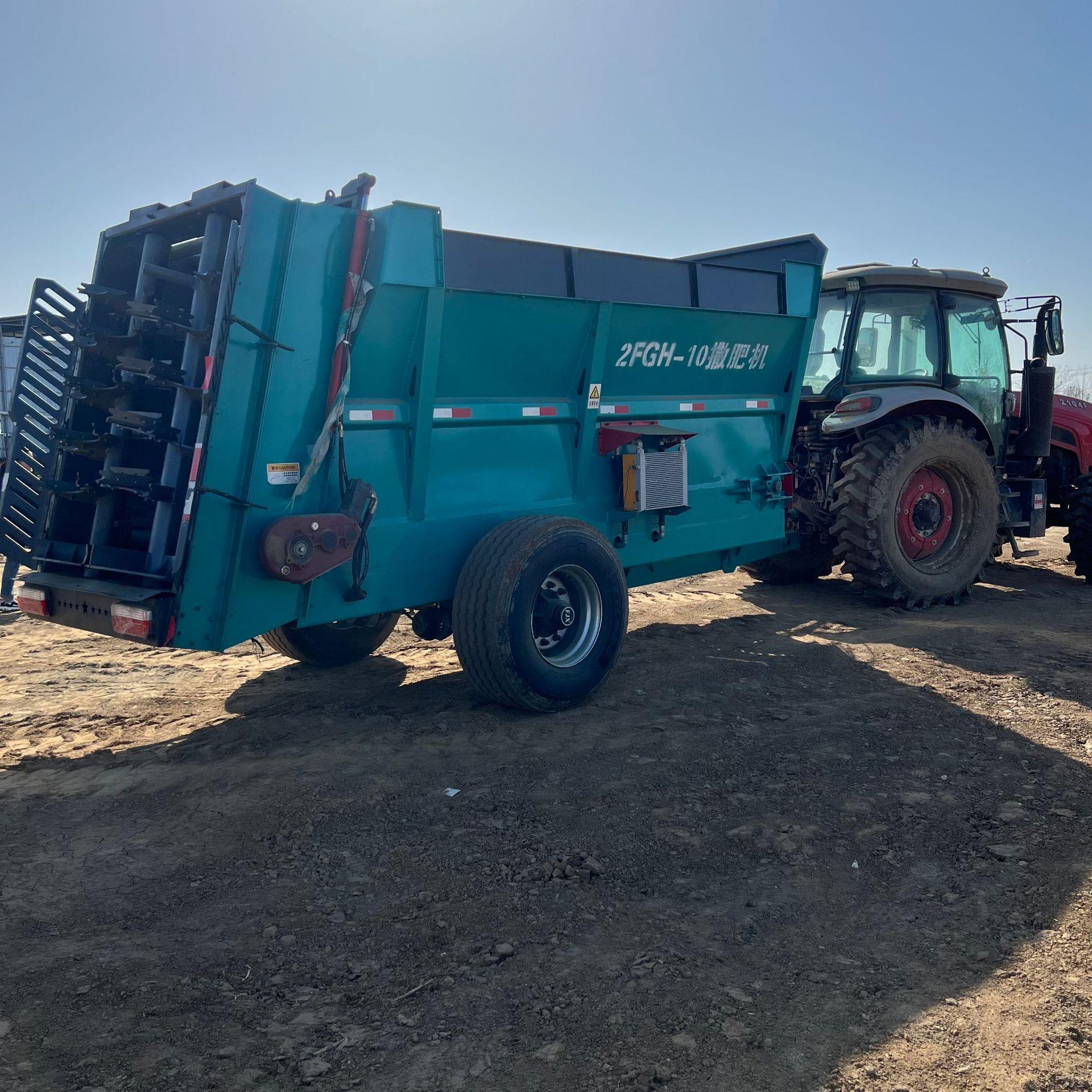 撒粪车三轮车撒肥车牵引式撒粪车施肥回填干湿粪两用撒粪车