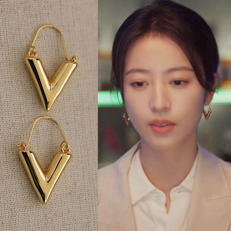新品爱情而已周雨彤梁友安同款耳针金色复古v形耳环欧美冷淡风耳