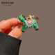 可爱轻奢别针胸花装 来财元 宝小绿马胸针女2026新款 饰本命新年礼物