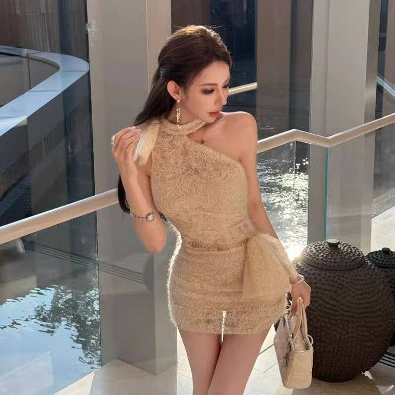 法式辣妹性感蕾丝镂空无袖挂脖连衣裙女2025夏季新款收腰显瘦裙子