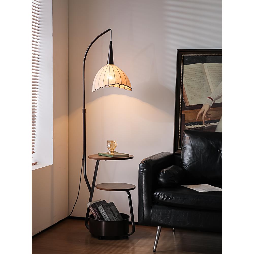 中古风置物一体落地灯沙发旁卧室床头氛围灯新款无线充储物钓鱼灯